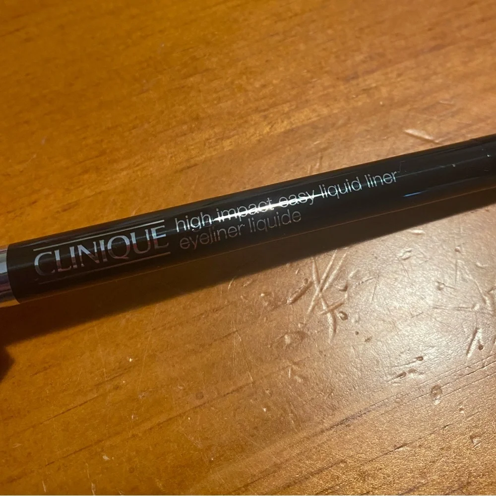 CLINIQUE High Impact Easy Liquid Liner